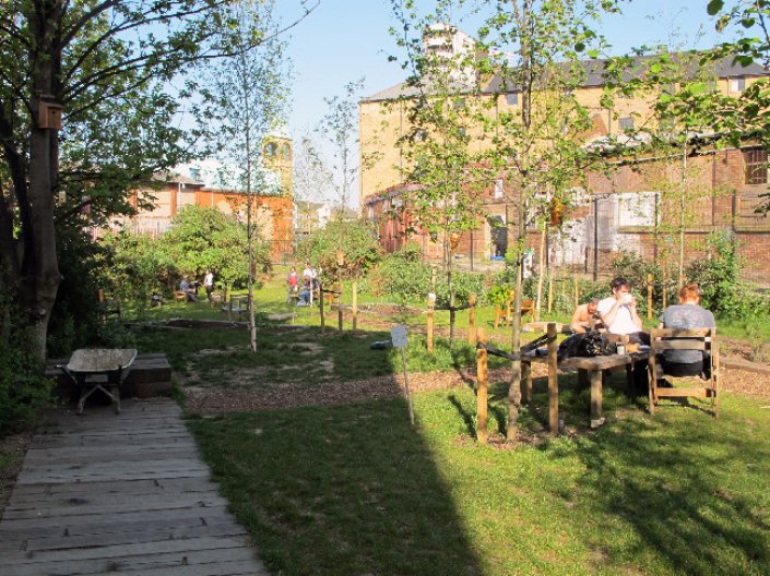 The Eastern Curve garden is featured in the exhibition 'City Visions 1910 I 2010' and can be seen in real close to the exhibition venue in Dalston 