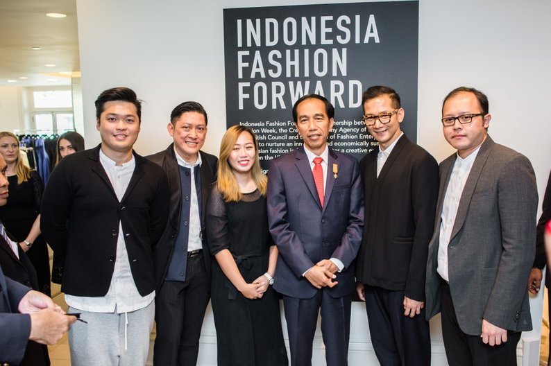 President Joko and the Indonesia Fashion Forward Designers 