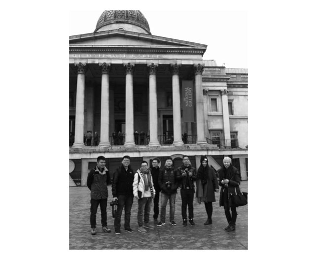 The group in front of The National Gallery 