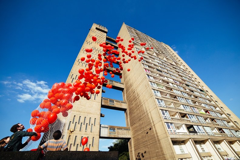 Delvendahl Martin & GAISS Architects release their red balloons  Photo by Mike Massaro 