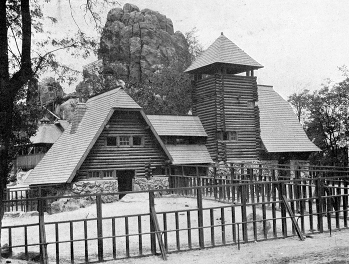  Buffalo House, 1912, fkapu is Main Gate of the Budapest Zoo, 1912: Courtesy of archives at Budapest Zoo 