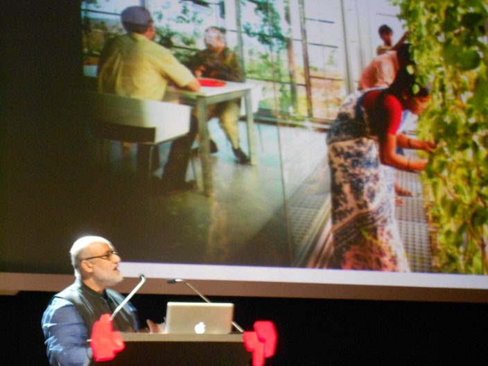 Mumbai-based architect Rahul Mehrotra describing one of his projects in a talk on the 'Kinetic City' 